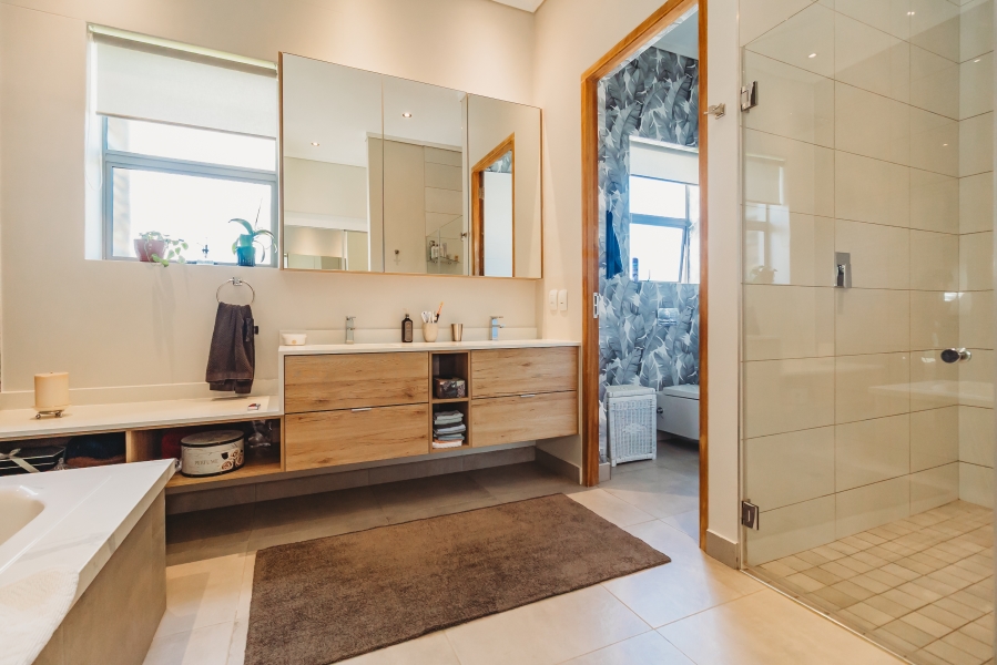 3 Bedroom Property for Sale in Earls Court Lifestyle Estate Western Cape